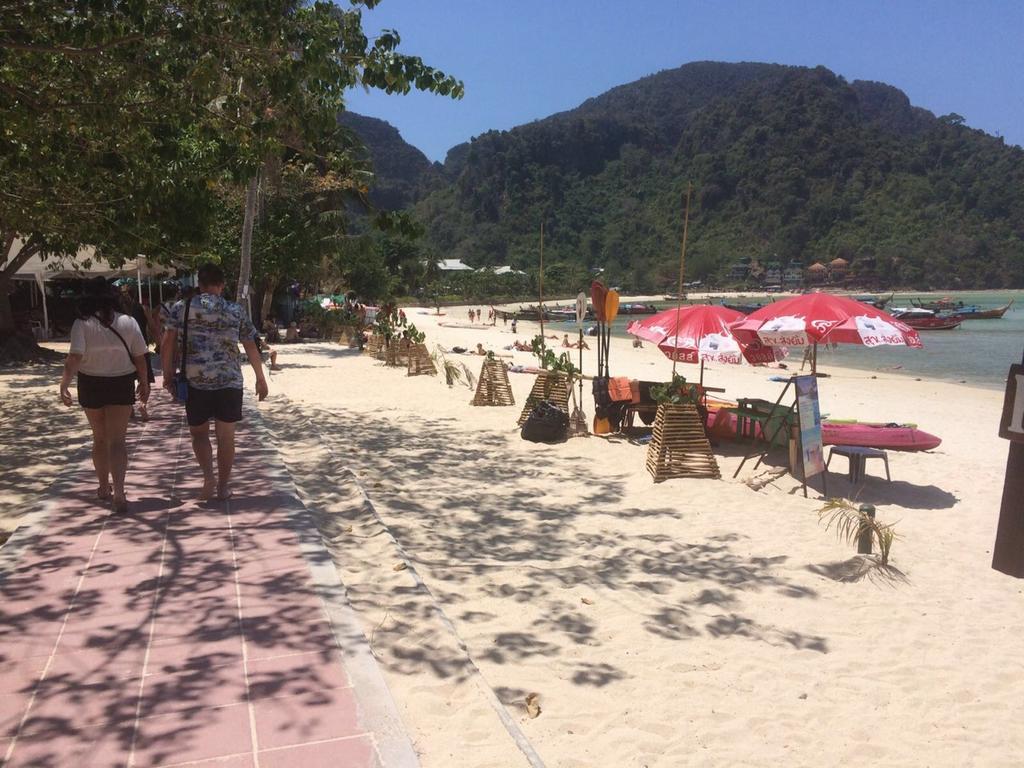 Bung House Hotel Phi Phi Islands Exterior photo