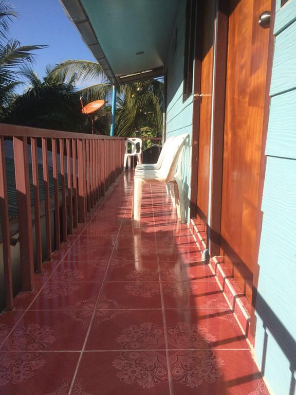 Bung House Hotel Phi Phi Islands Exterior photo